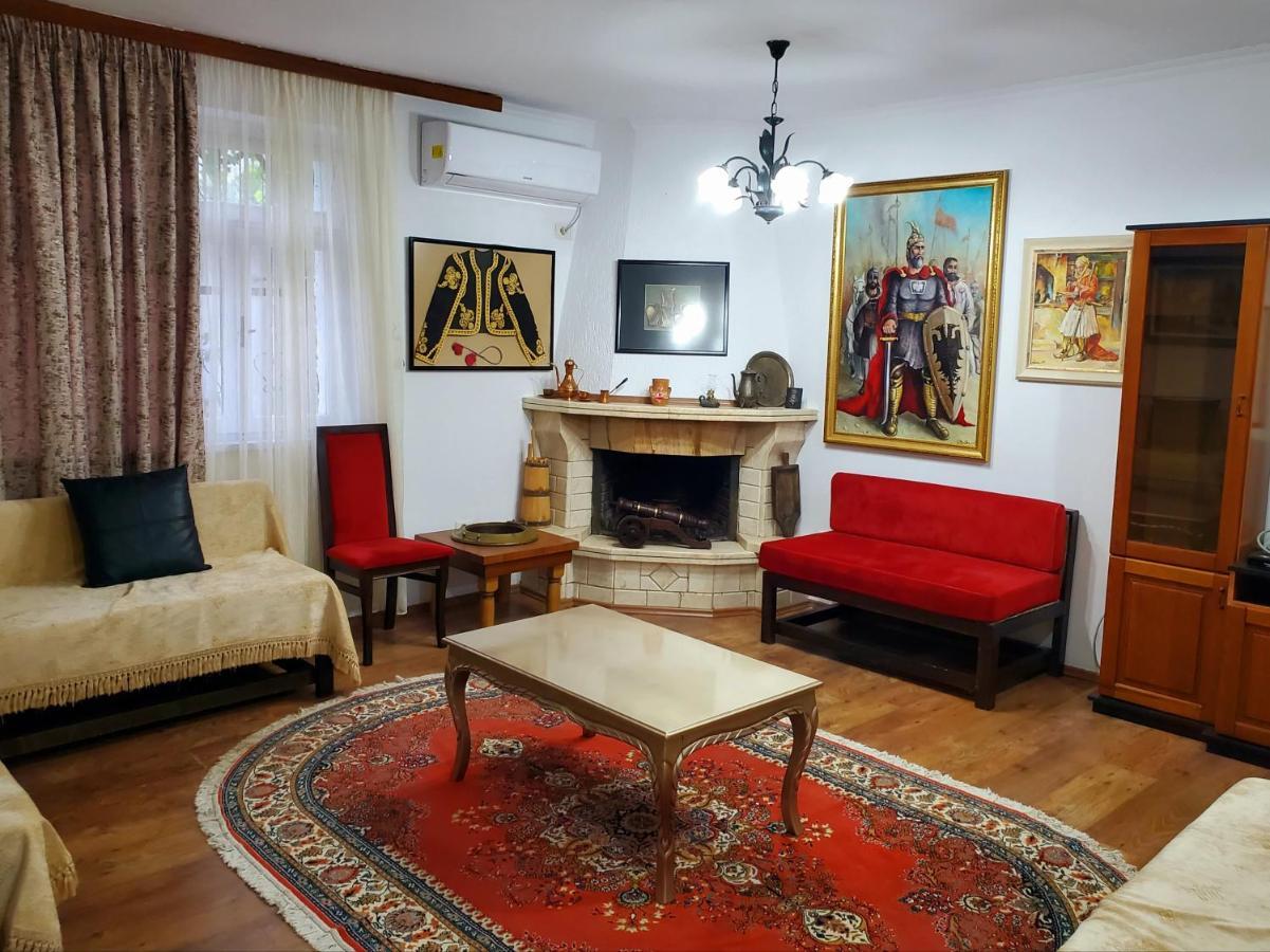 Unique Traditional House, Hosted By J&G ติรานา ภายนอก รูปภาพ