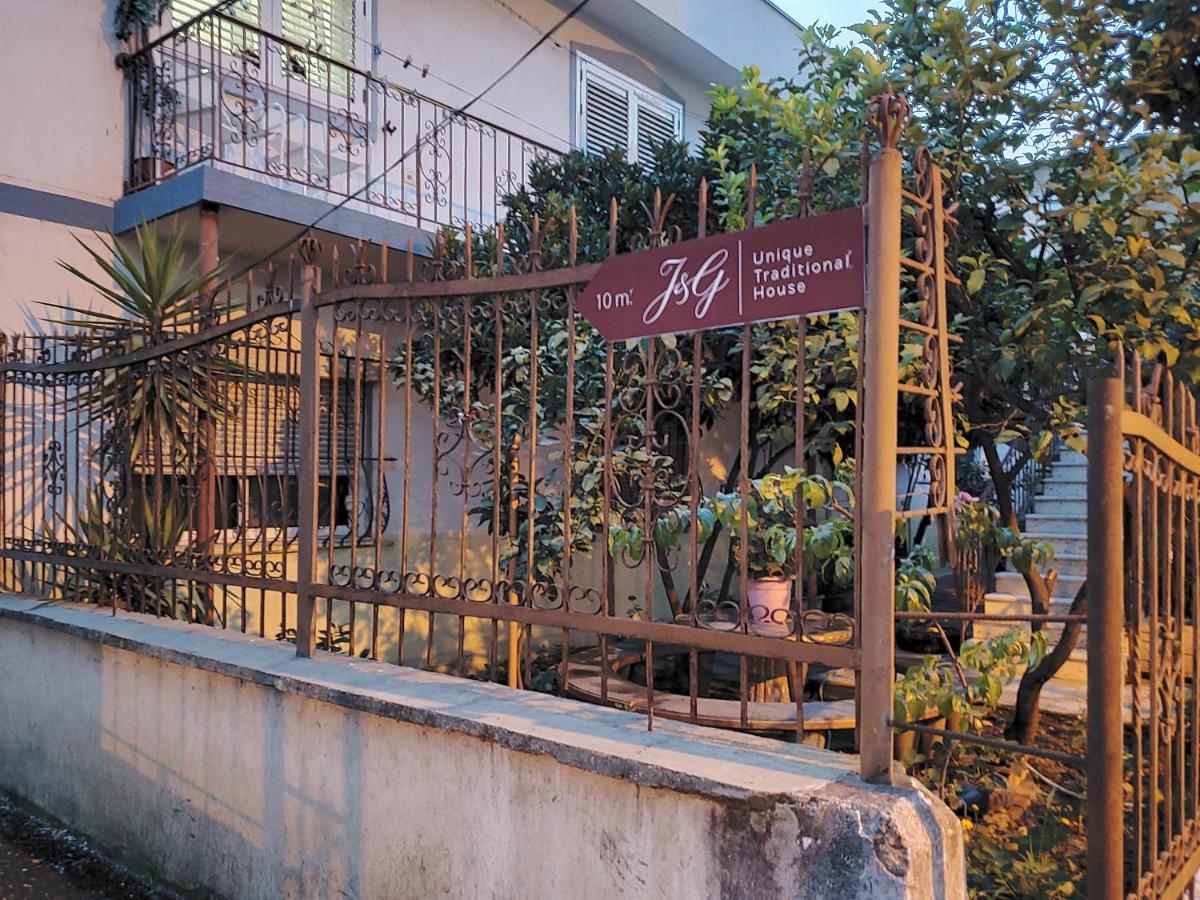 Unique Traditional House, Hosted By J&G ติรานา ภายนอก รูปภาพ